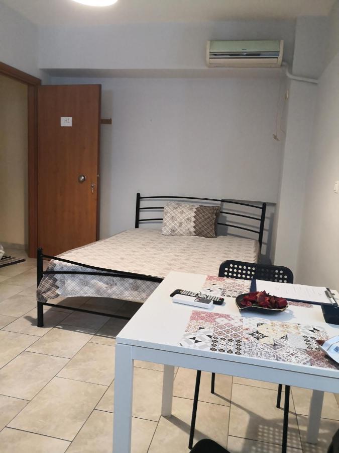 House In The Center Of Piraeus Next To The Port And The Metro!! Hotel Exterior photo